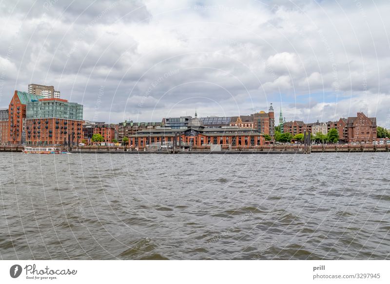 around Port of Hamburg Küste Bach Fluss Stadt Hafenstadt Bauwerk Gebäude Architektur Verkehr Wasserfahrzeug authentisch Hamburger Hafen seehafen Elbe transport