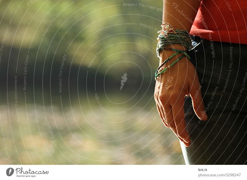 Hautsache l Armbänder am Arm harmonisch Wohlgefühl Sinnesorgane Erholung ruhig Meditation Basteln Handarbeit Ferien & Urlaub & Reisen Tourismus Party Strandbar