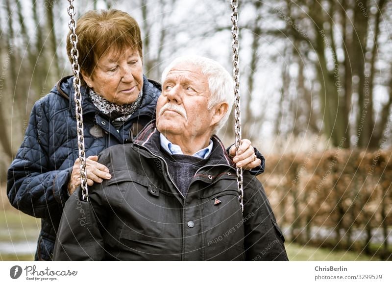 Zuneigung auch noch nach 60 gemeinsamen Jahren Mensch Frau Erwachsene Mann Weiblicher Senior Männlicher Senior Großeltern Großvater Großmutter Paar Partner 2