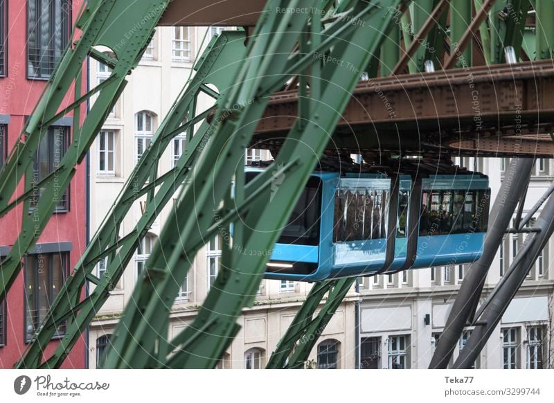 #Schwebebahn #Wuppertal #2 Ferien & Urlaub & Reisen Winter Verkehr Verkehrsmittel Verkehrswege Personenverkehr Öffentlicher Personennahverkehr Schienenverkehr