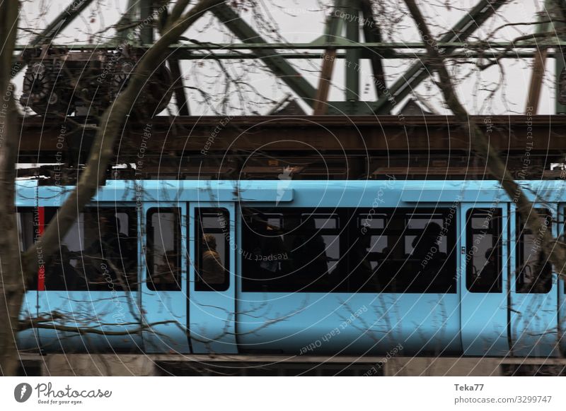 #Schwebebahn #Wuppertal #4 Ferien & Urlaub & Reisen Winter Verkehr Verkehrsmittel Verkehrswege Personenverkehr Schienenverkehr Bahnfahren Eisenbahn Hochbahn