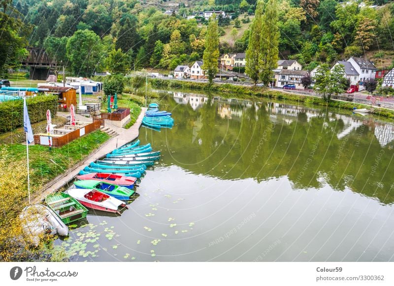 Bootsverleih an der Lahn Ferien & Urlaub & Reisen Tourismus Ausflug Abenteuer Camping Sommer Sommerurlaub kanu Wasserfahrzeug tretboot Natur mehrfarbig Idylle