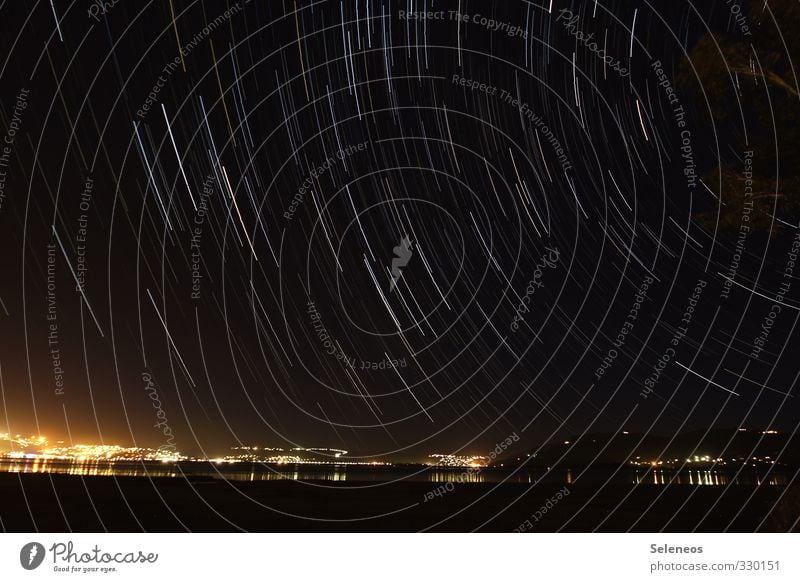 700 Sterne Umwelt Natur Landschaft Wasser Himmel Nachthimmel Horizont See Dorf Stadtrand schlafen träumen dunkel Unendlichkeit Langzeitbelichtung Licht Farbfoto