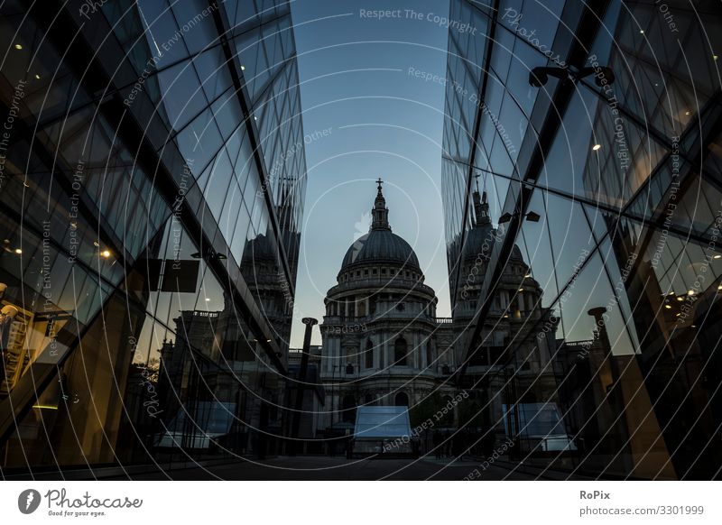 St. Pauls Cathedral of London. Lifestyle Design Ferien & Urlaub & Reisen Tourismus Sightseeing Städtereise Bildung Arbeitsplatz Büro Wirtschaft Handel