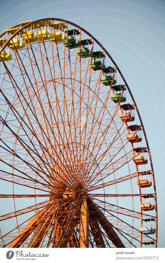 Riesenrad Stil Vergnügungspark lost places DDR Wolkenloser Himmel Treptow authentisch groß hoch retro viele Wärme standhaft Design Nostalgie stagnierend