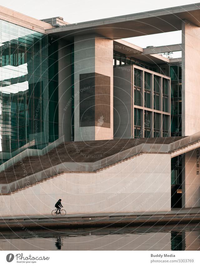 Marie Elisabeth Lüders Haus - Regierungsviertel, Berlin Fahrradfahren Himmel Wolkenloser Himmel Schönes Wetter Berlin-Mitte Deutschland Hauptstadt Stadtzentrum