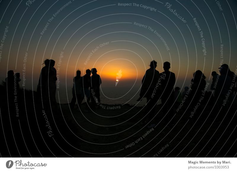 Sonnenuntergang am Ende der Welt in Portugal Mensch Menschengruppe Sonnenlicht Freude Fröhlichkeit Sommer Welten Farbfoto