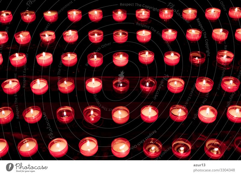 Group of red candles in church for faith resurrection prayer Kerze Liebe Kraft Frieden Glaube Religion & Glaube Tod Trauer hope sacrifice silence grief soul