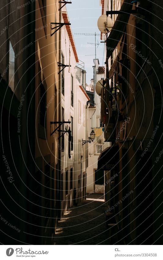 alfama Städtereise Sommer Sommerurlaub Schönes Wetter Lissabon Portugal Europa Stadt Altstadt Menschenleer Haus Architektur Mauer Wand Wege & Pfade