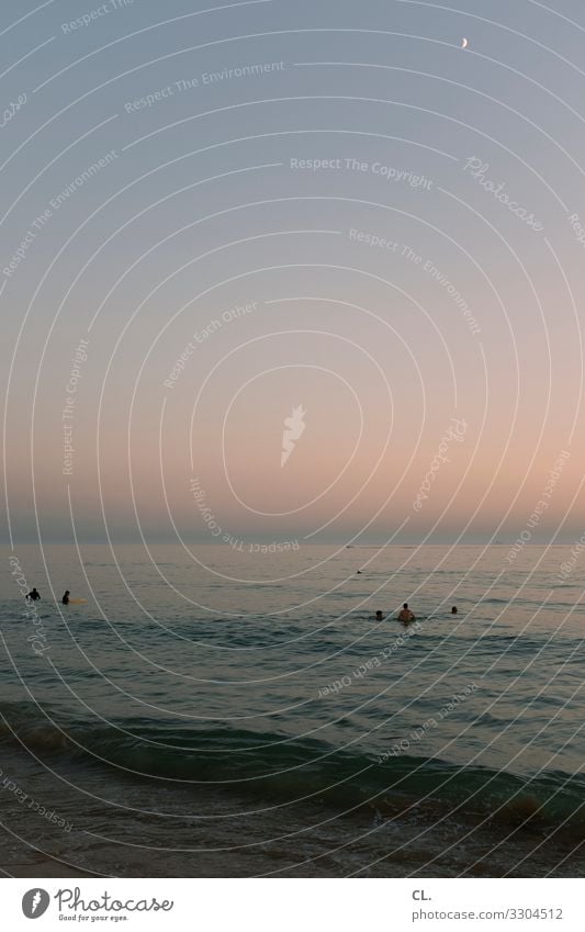 abend am meer Schwimmen & Baden Mensch Menschengruppe Umwelt Natur Urelemente Wasser Himmel Wolkenloser Himmel Mond Sommer Schönes Wetter Wellen Küste Meer