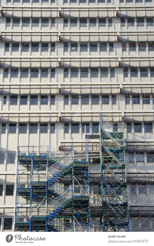 alles nur Fassade Baustelle Architektur Berlin-Mitte Stadtzentrum Hochhaus Bürogebäude Fenster Baugerüst authentisch viele Sicherheit gewissenhaft modern