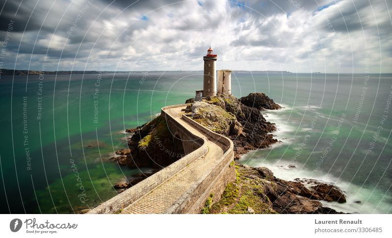 Blick auf den Leuchtturm Phare du Petit Minou Ferien & Urlaub & Reisen Tourismus Meer Natur Felsen Küste Brücke blau Frankreich Atlantik bretagne Klippe Europa