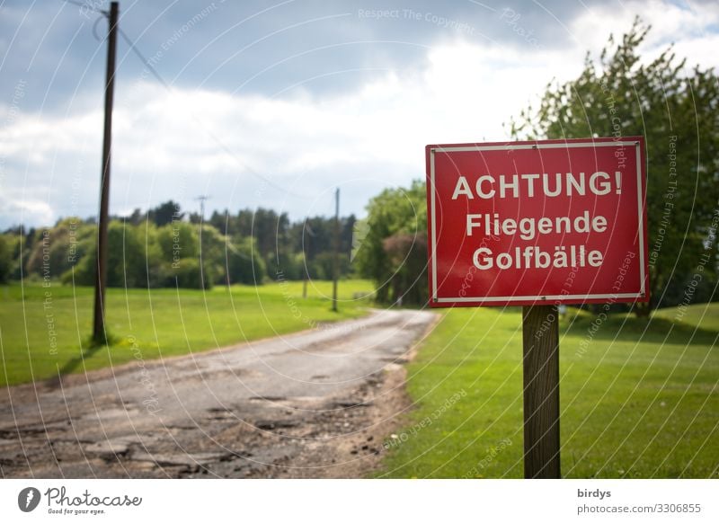 Truppenübungsplatz Freizeit & Hobby Golfplatz Himmel Wolken Wiese Straße Wege & Pfade Schriftzeichen Hinweisschild Warnschild Spielen authentisch