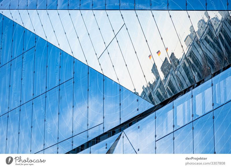 Reichstag in einer Spieglung eines Neubaus Ferien & Urlaub & Reisen Tourismus Ausflug Sightseeing Städtereise Bauwerk Gebäude Architektur Sehenswürdigkeit