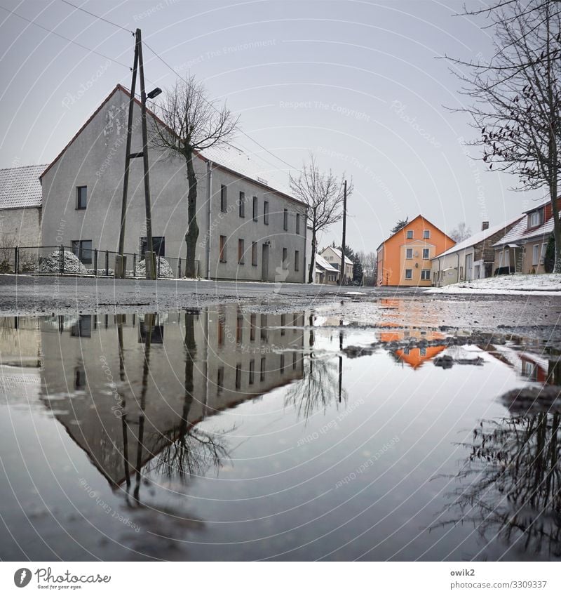 Querulant Luft Wasser Winter Schönes Wetter Eis Frost Schnee Baum Blönsdorf Landkreis Teltow-Fläming Deutschland Dorf bevölkert Haus Gebäude Fenster Dach Straße