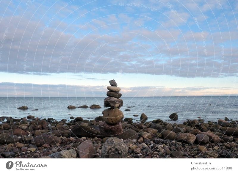 Steinmännchen Zufriedenheit Sinnesorgane Erholung ruhig Meditation Ferne Freiheit Strand Meer Natur Landschaft Wasser Wolken Frühling Wetter Küste Ostsee