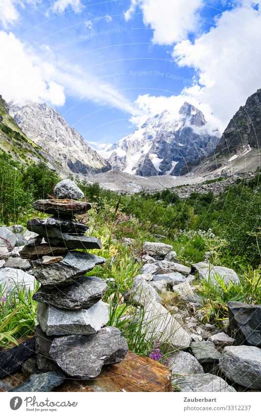 Steinmännchen in Swanetien Ferien & Urlaub & Reisen Ferne Sommer Berge u. Gebirge wandern Natur Landschaft Himmel Schönes Wetter Gras Sträucher Felsen Gipfel