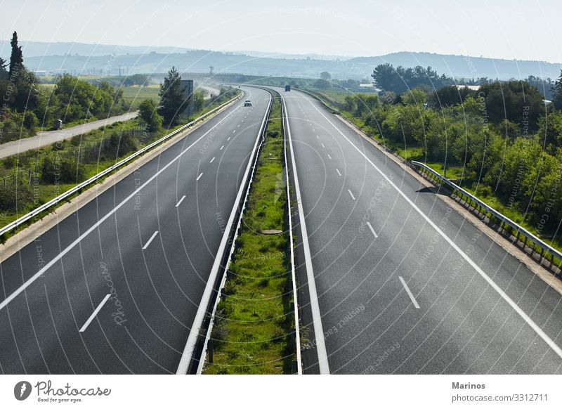 Autobahnverkehr bei Sonnenuntergang mit Autos und Lastwagen Ferien & Urlaub & Reisen Ausflug Natur Landschaft Himmel Horizont Brücke Verkehr Straße Fahrzeug PKW