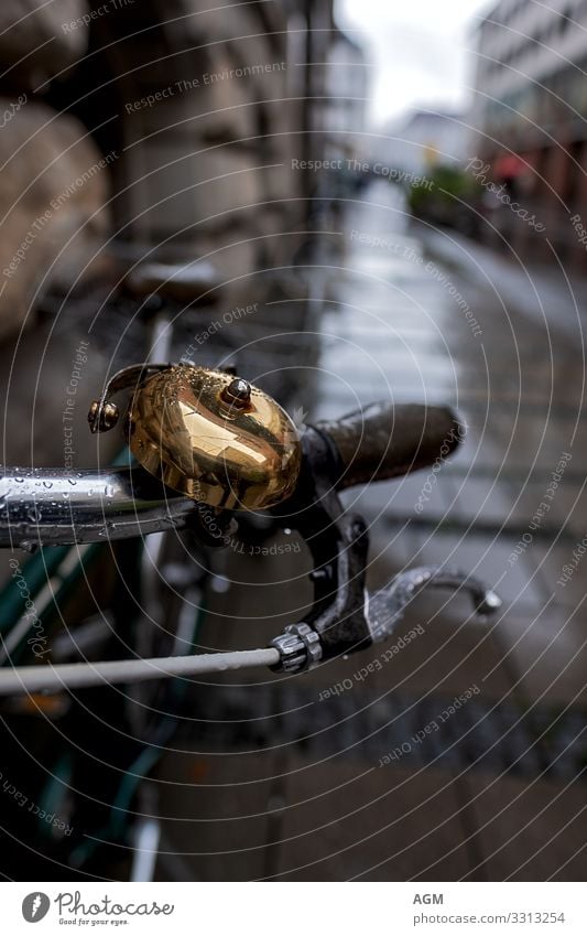 ein kleines Stück Nostalgie am Straßenrand Lifestyle Stil Design Fitness Fahrradtour Sport Fahrradfahren Umwelt Klimawandel schlechtes Wetter Regen