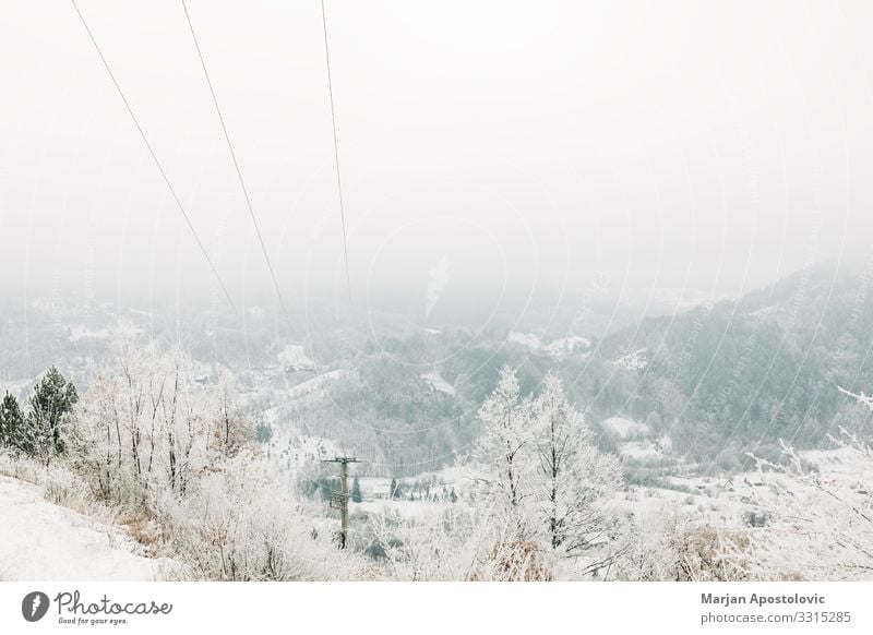 Landschaft in den schneebedeckten Bergen Natur Winter Wetter Nebel Schnee Wald Berge u. Gebirge kalt natürlich wild weiß Stimmung Abenteuer