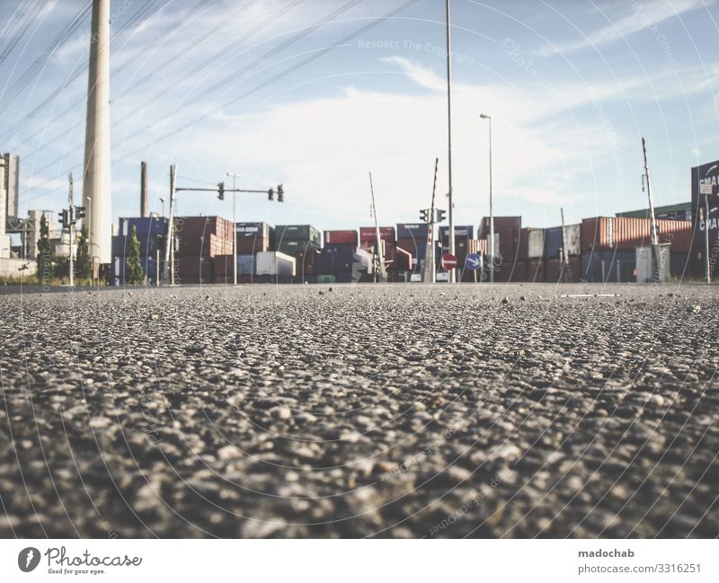 Viel los Industrie Güterverkehr & Logistik Stadt Industrieanlage Fabrik Verkehr Straße Lastwagen Container kaufen Handel Konkurrenz Mobilität Netzwerk Ordnung