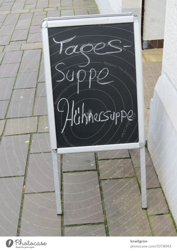 Tagessuppe Haus Schriftzeichen Hinweisschild Warnschild Essen Kommunizieren Gesundheit lecker grau schwarz weiß Neugier genießen Hühnersuppe Mittagessen