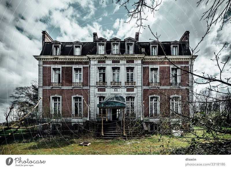 Lost Hotel Haus Traumhaus Bauwerk Gebäude Architektur alt authentisch außergewöhnlich dreckig dunkel gruselig trashig Stadt Nostalgie Verfall Vergangenheit