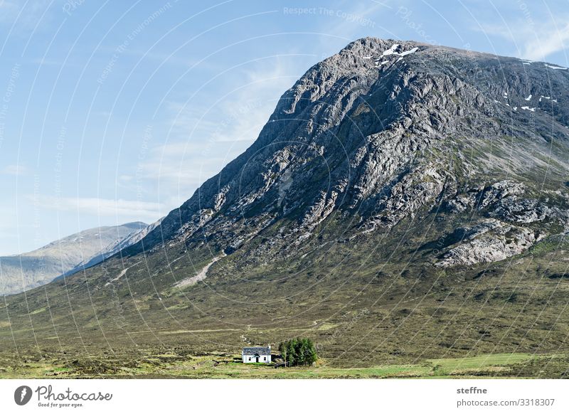 GLENCOE 1 Natur Landschaft Himmel Schönes Wetter Felsen Berge u. Gebirge Gipfel Haus Einfamilienhaus Traumhaus ästhetisch Einsamkeit Einsiedler Highlands