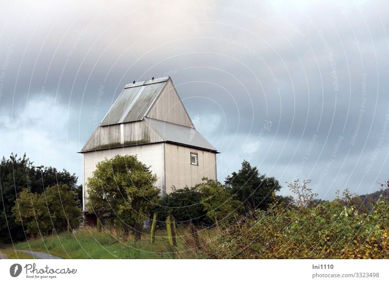 Sternwarte Dach geschlossen Messinstrument Informationstechnologie Umwelt Natur Landschaft Pflanze Baum Sträucher Feld Hügel Bauwerk Observatorium blau grau