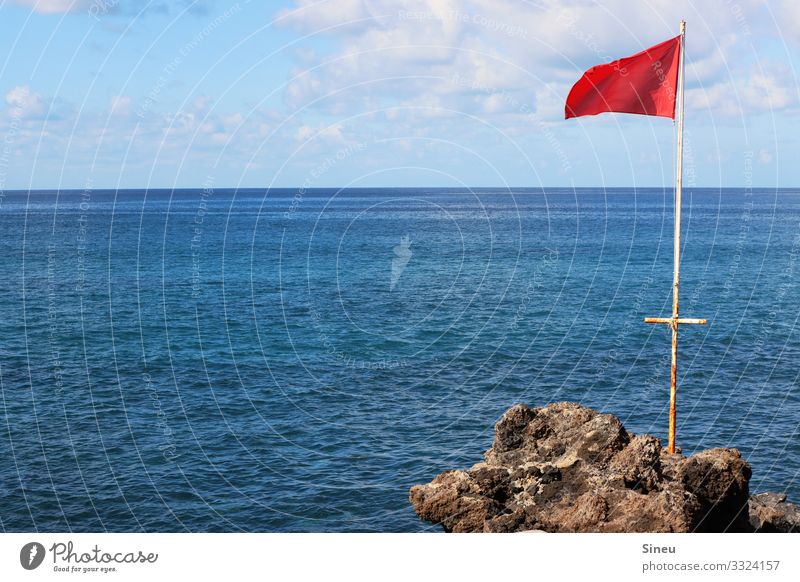 Fahne im Wind Schwimmen & Baden Ferien & Urlaub & Reisen Ferne Sommer Sommerurlaub Meer Wassersport Natur Landschaft Urelemente Himmel Wolken Schönes Wetter