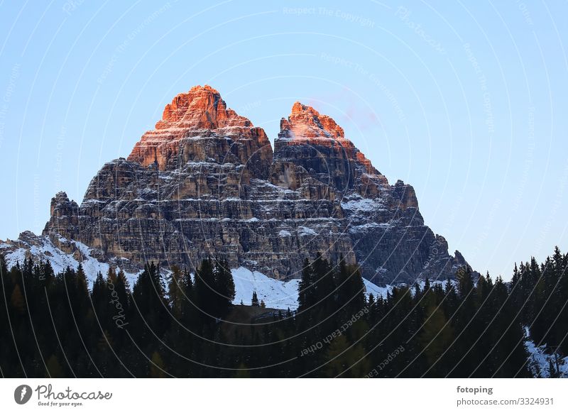 Misurina Tourismus Ausflug Sommer Sonne Winter Berge u. Gebirge Natur Landschaft Wolken Schönes Wetter Baum Wald Sehenswürdigkeit rot Ausflugsziel Belluno