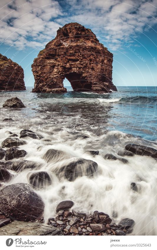 Portal Meer Wellen Natur Landschaft Himmel Wolken Schönes Wetter Felsen Küste gigantisch groß maritim blau braun weiß bizarr Farbe Ferien & Urlaub & Reisen