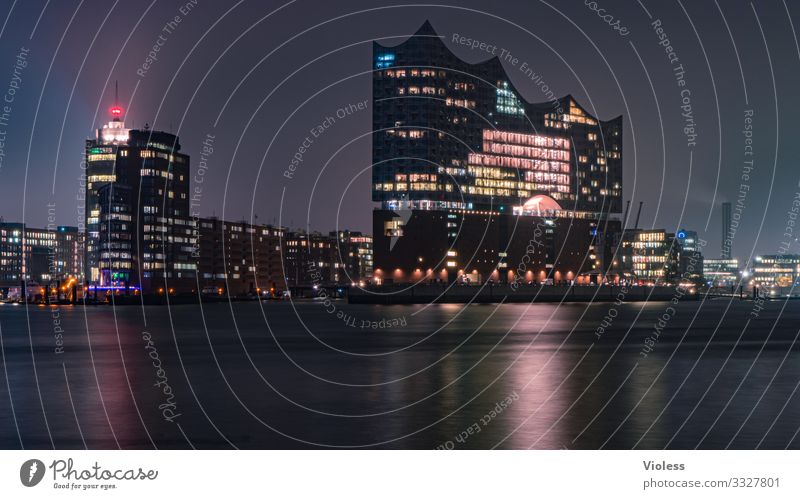 the dark Elbphilharmonie Dunst Nebel Nieselregen Beleuchtung Langzeitbelichtung dunkel Nacht Hamburger Hafen Kehrwiederspitze Sehenswürdigkeit Wahrzeichen