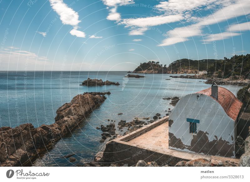 Costa Brava Landschaft Pflanze Himmel Wolken Horizont Frühling Schönes Wetter Baum Wald Felsen Küste Strand Bucht Riff Meer Insel Menschenleer Haus Mauer Wand