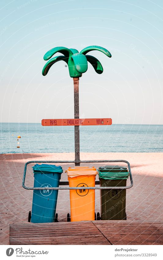 Es wird ordentlich getrennt am Strand Ausflug Urelemente abstrakt Textfreiraum rechts Küste Tuffstein Süden Sonnenlicht Schönes Wetter Fernweh