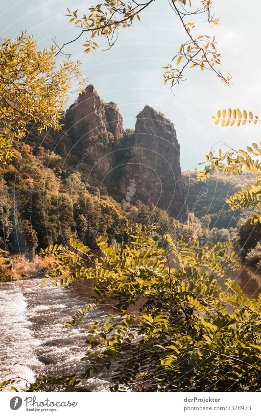 Roter Felsen an der Nahe Ferien & Urlaub & Reisen Tourismus Ausflug Abenteuer Ferne Freiheit Fahrradtour wandern Schönes Wetter Flussufer ästhetisch