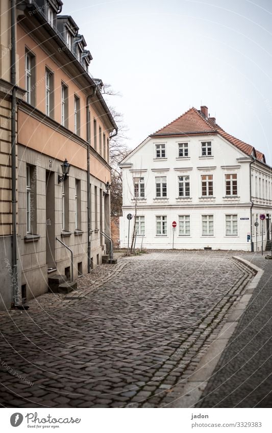 empty streets (16). Traumhaus Umwelt Wolkenloser Himmel Brandenburg an der Havel Stadt Stadtzentrum Menschenleer Haus Gebäude Architektur Mauer Wand Treppe