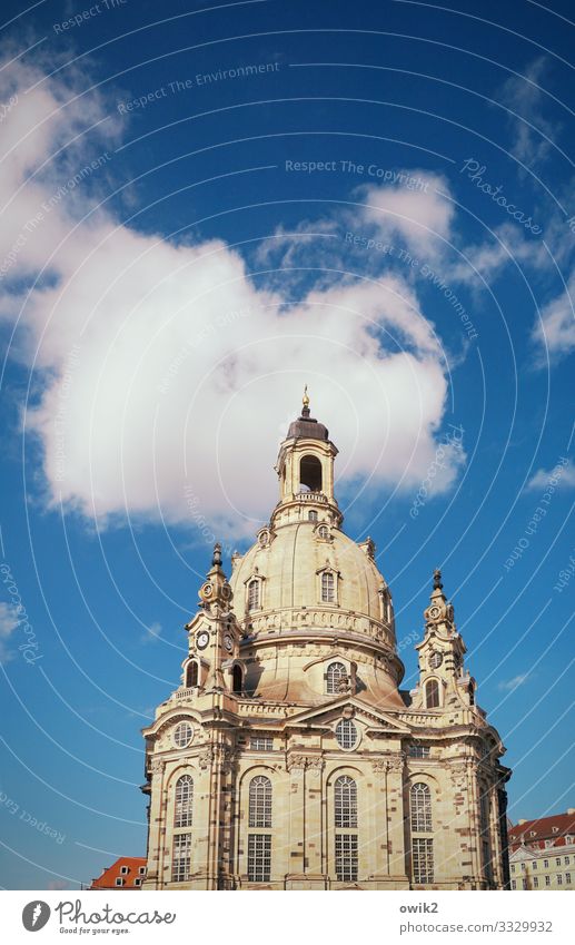 Promi Himmel Wolken Frauenkirche Stadtzentrum Kirche Bauwerk Gebäude Fenster Sehenswürdigkeit Wahrzeichen Bekanntheit groß historisch hoch Religion & Glaube