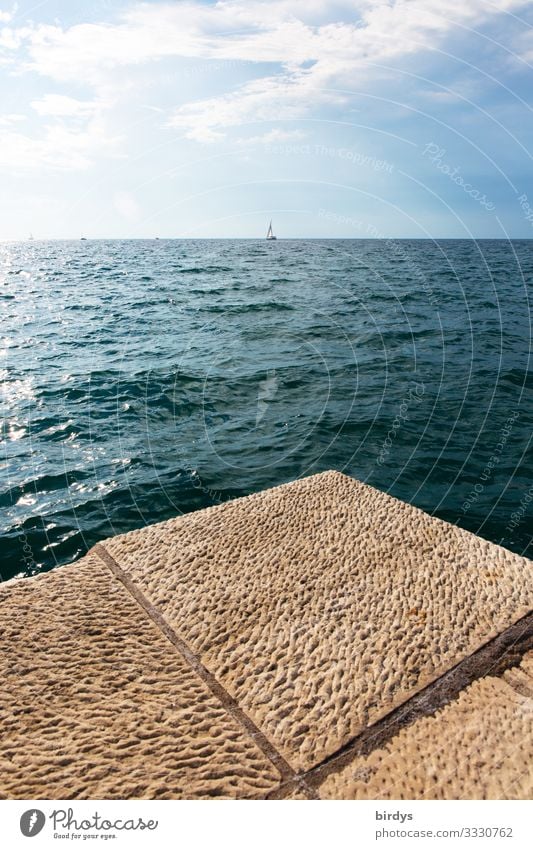 Sehnsuchtsblick Segeln Ferien & Urlaub & Reisen Ferne Freiheit Sommerurlaub Meer Natur Wasser Himmel Wolken Schönes Wetter Wellen Küste Mittelmeer Schifffahrt