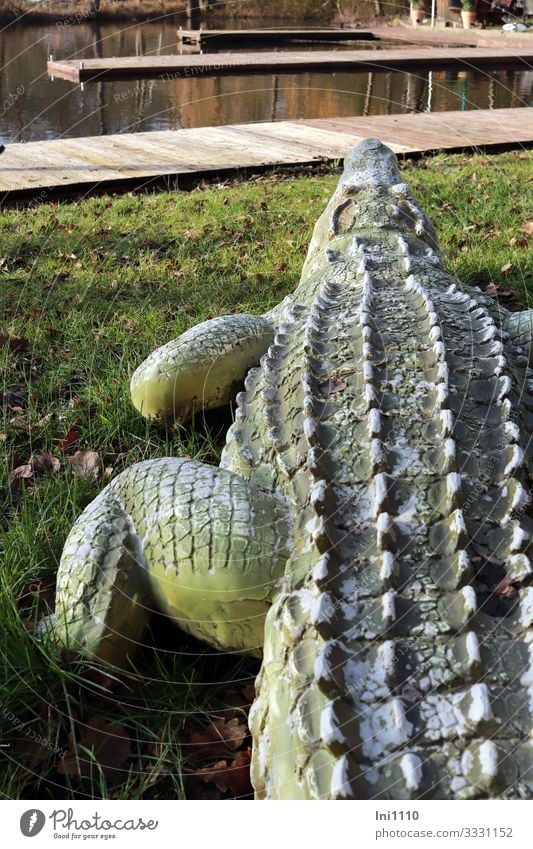 Krokodil-Alarm Ferien & Urlaub & Reisen Ausflug Skulptur Gras Seeufer grün weiß Attraktion Dekoration & Verzierung Eyecatcher Figur Nachbildung Freude