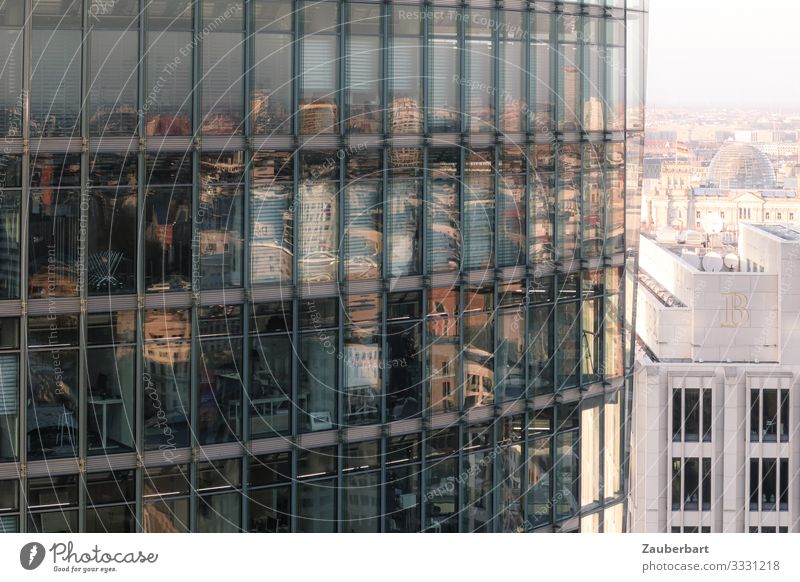 Stadt im Spiegel Wirtschaft Berlin Berlin-Mitte Stadtzentrum Hochhaus Architektur Fassade Fenster Potsdamer Platz Glas Arbeit & Erwerbstätigkeit eckig glänzend