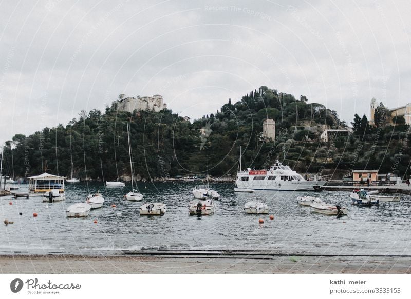 Hafenstadt in Italien Schiffe Urlaub Boote Meer Tourismus Wasser Ferien & Urlaub & Reisen Küste Bucht Sommer Außenaufnahme Farbfoto blau Menschenleer Strand