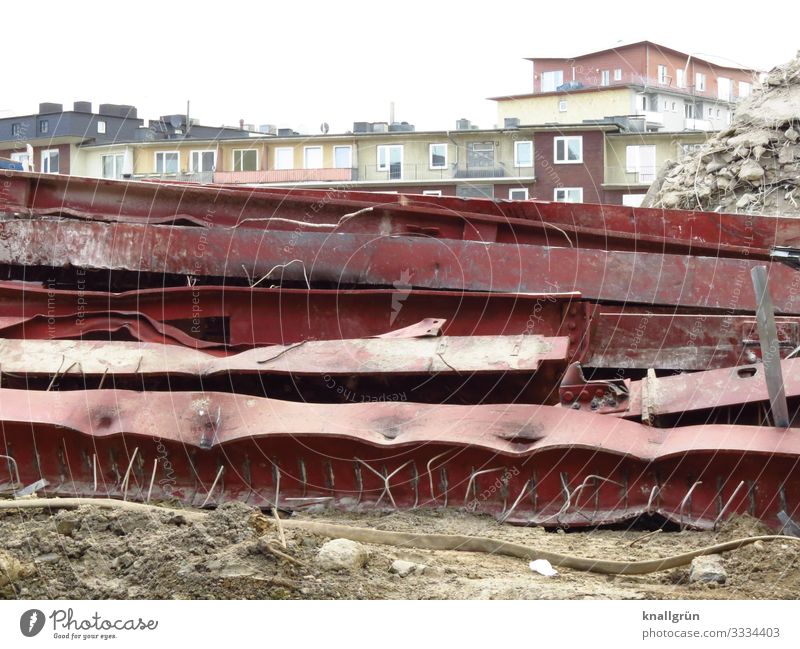 Schöner Wohnen Stadt Stadtzentrum Haus Stahlträger dreckig kaputt braun weiß Vergänglichkeit Wandel & Veränderung Häusliches Leben Zerstörung Baustelle