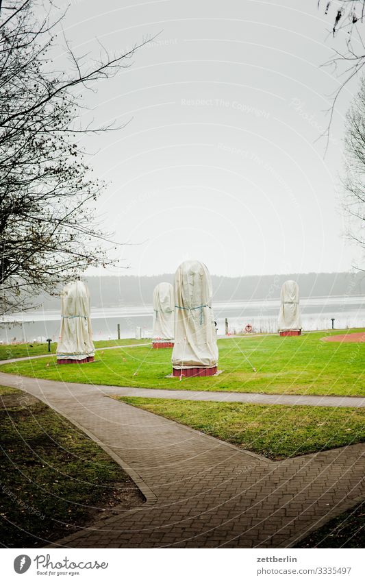 Kurpark am Krampitzsee Ausflug Berlin Brandenburg Dorf Kleinstadt neu fahrland See speckgürtel Seeufer Wald Waldsee wandern Winter Park Garten Wege & Pfade