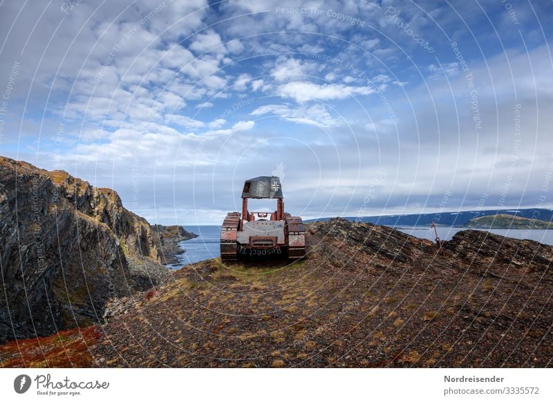 Größenwahn .... und das was bleibt Expedition Maschine Technik & Technologie Landschaft Urelemente Wasser Himmel Wolken Felsen Küste Meer Fahrzeug Zeichen alt