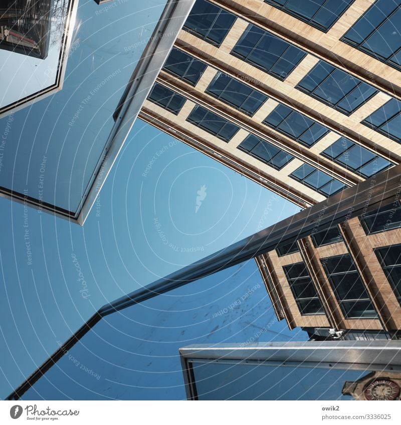 Außenspiegel Kunst Kunstwerk Skulptur Wolkenloser Himmel Schönes Wetter Berlin-Mitte Hausvogteiplatz Hauptstadt Stadtzentrum Bauwerk Gebäude Fassade Fenster