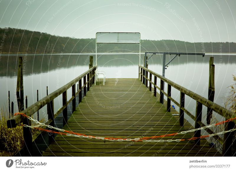 Bootsanleger Krampnitzsee Ausflug Berlin Brandenburg Dorf Kleinstadt neufahrland See speckgürtel Seeufer Wald Waldsee krampnitzsee wandern Winter Steg