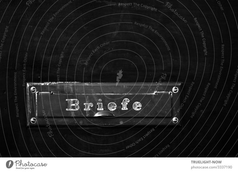 Geschriebenes | Für Geschriebenes Stil Design Häusliches Leben Wohnung Tür Briefkasten Eingangstür Holz Metall alt authentisch dunkel Freundlichkeit historisch