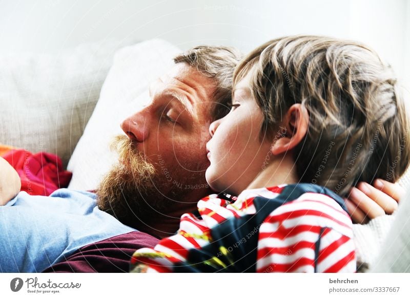 wie die zeit vergeht... zuhause bleiben Buch lesen Schule lernen Vater Erwachsene Eltern Junge Kind Literatur Familie & Verwandtschaft Kindheit Gesicht