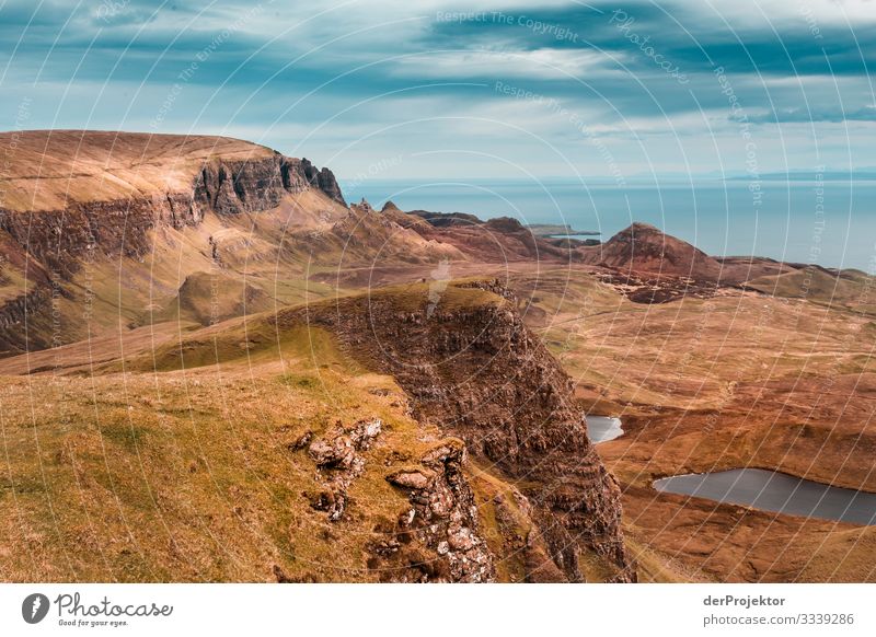 Aussicht bei Quiraing auf Isle of Skye Freizeit_2017 Joerg Farys derProjektor dieProjektoren Vorderansicht Licht Tag Starke Tiefenschärfe Textfreiraum Mitte